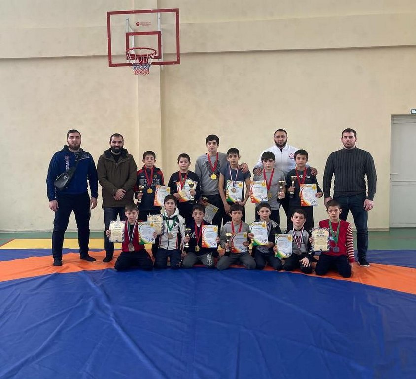 Новости Ингушетии: Тринадцать ингушских школьников стали призерами проходившего в Грозном турнира по вольной борьбе