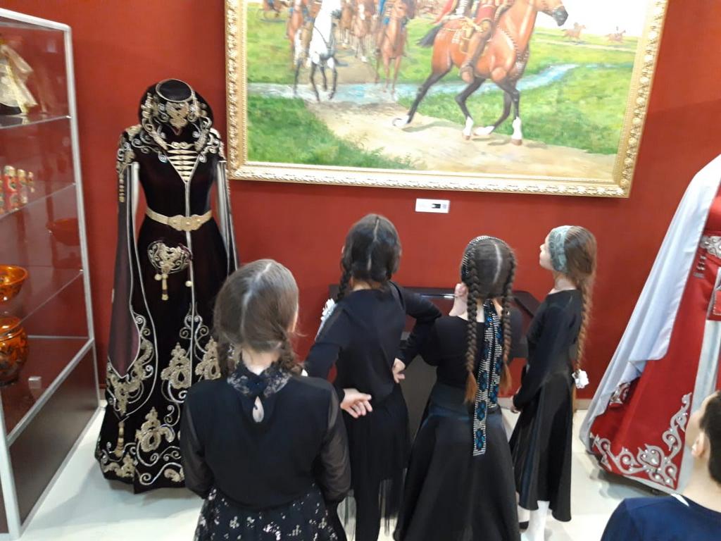 Новости Ингушетии: Школьники Карабулака совершили культпоход в Государственный музей изобразительных искусств Ингушетии