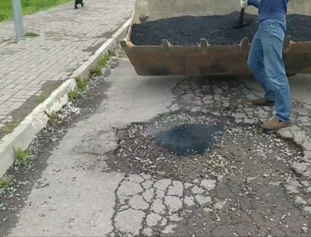 Новости Ингушетии: В столице Ингушетии продолжаются работы по ямочному ремонту дорог