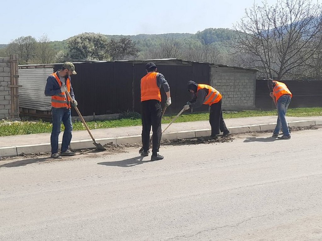Новости Ингушетии: Дорожники Ингушетии продолжают наводить чистоту и порядок на проезжей части