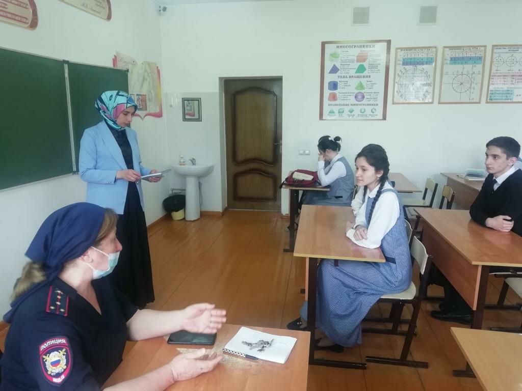 Новости Ингушетии: В общеобразовательных организациях столицы Ингушетии сотрудники полиции провели профилактическую беседу со школьниками