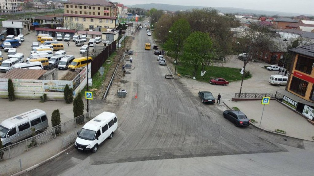 Новости Ингушетии: В городе Назрани Ингушетии производится укладка асфальтового покрытия протяженностью 1200 метров