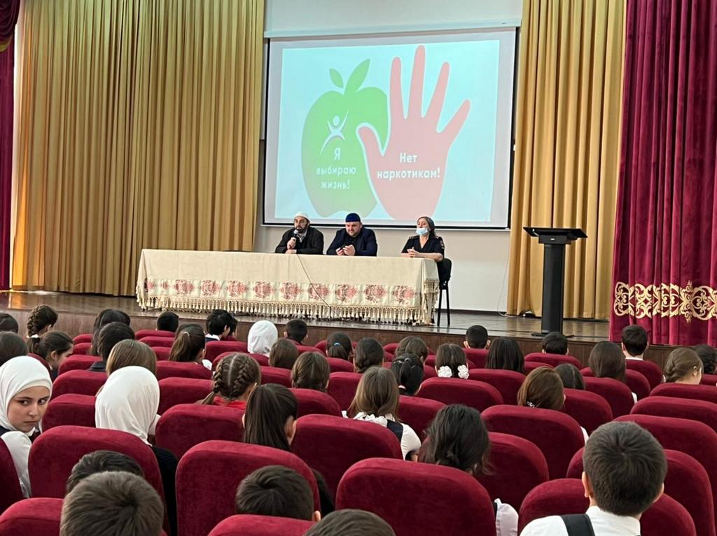 Новости Ингушетии: Члены Общественного совета при МВД Ингушетии напомнили школьникам о зле, которое несет наркомания