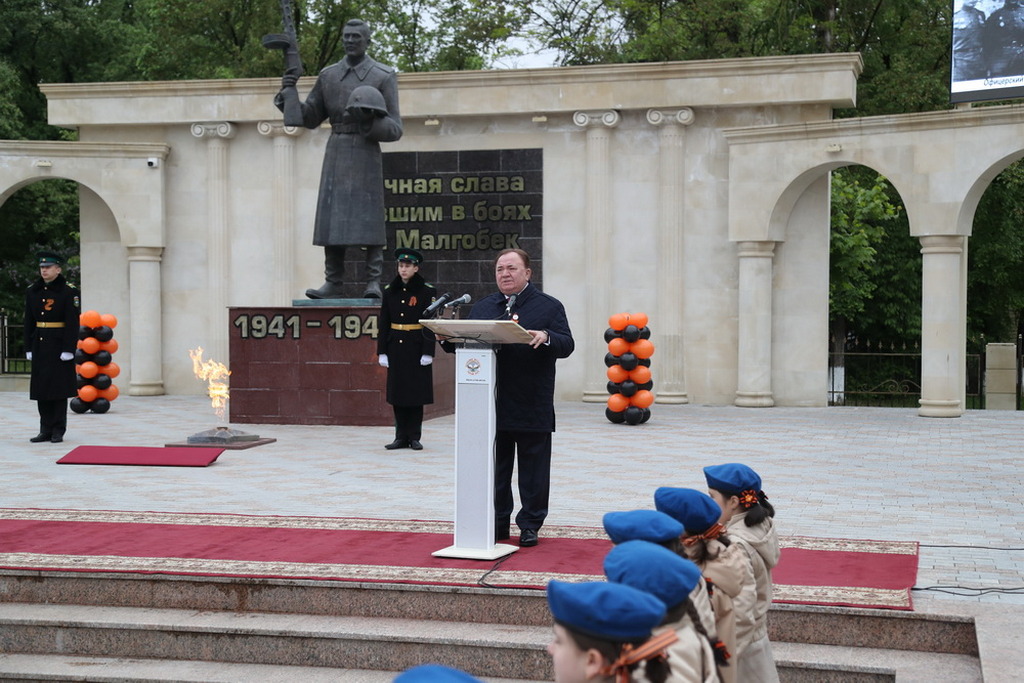 Новости Ингушетии: Памятный митинг в честь 77-й годовщины Победы в Великой Отечественной войне прошел в Ингушетии в Малгобеке