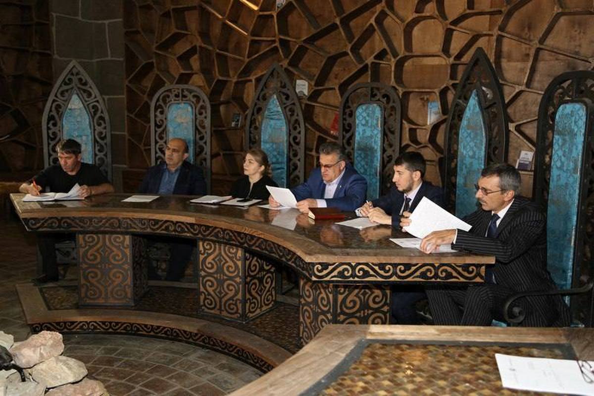 Новости Ингушетии: Депутаты Парламента Ингушетии и эксперты обсудили вопросы сохранения объектов культурного наследия