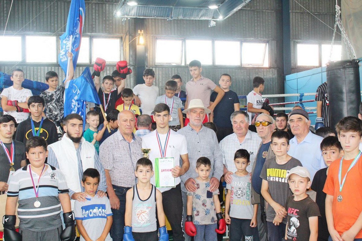 Новости Ингушетии: Юным боксерам Малгобека вручили подарки от «Единой России»