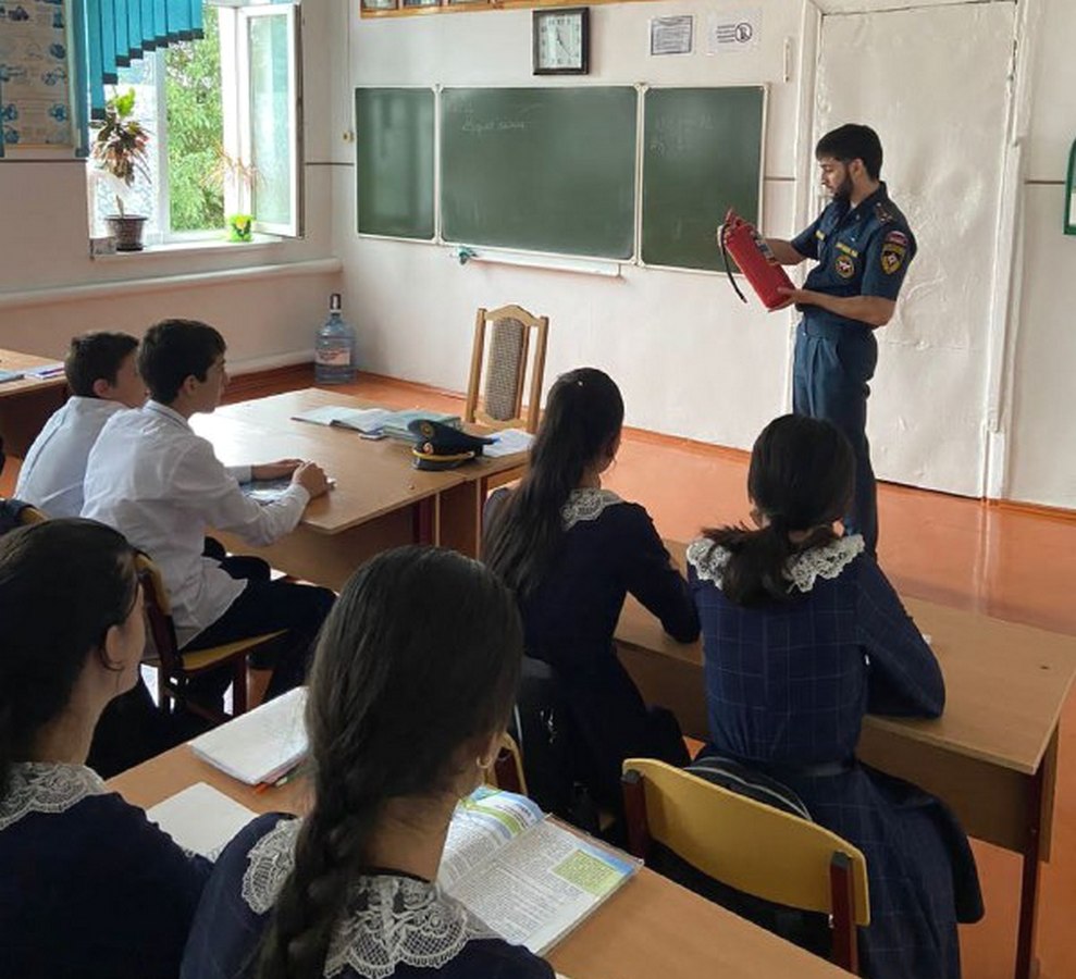 Новости Ингушетии: Сотрудники МЧС Ингушетии проводят в школах профилактические беседы