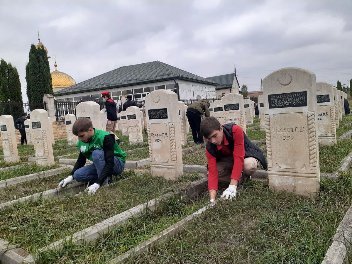Новости Ингушетии: На Мемориальном кладбище «ГIоазот Кашамаш» в Ингушетии прошел сегодня республиканский субботник