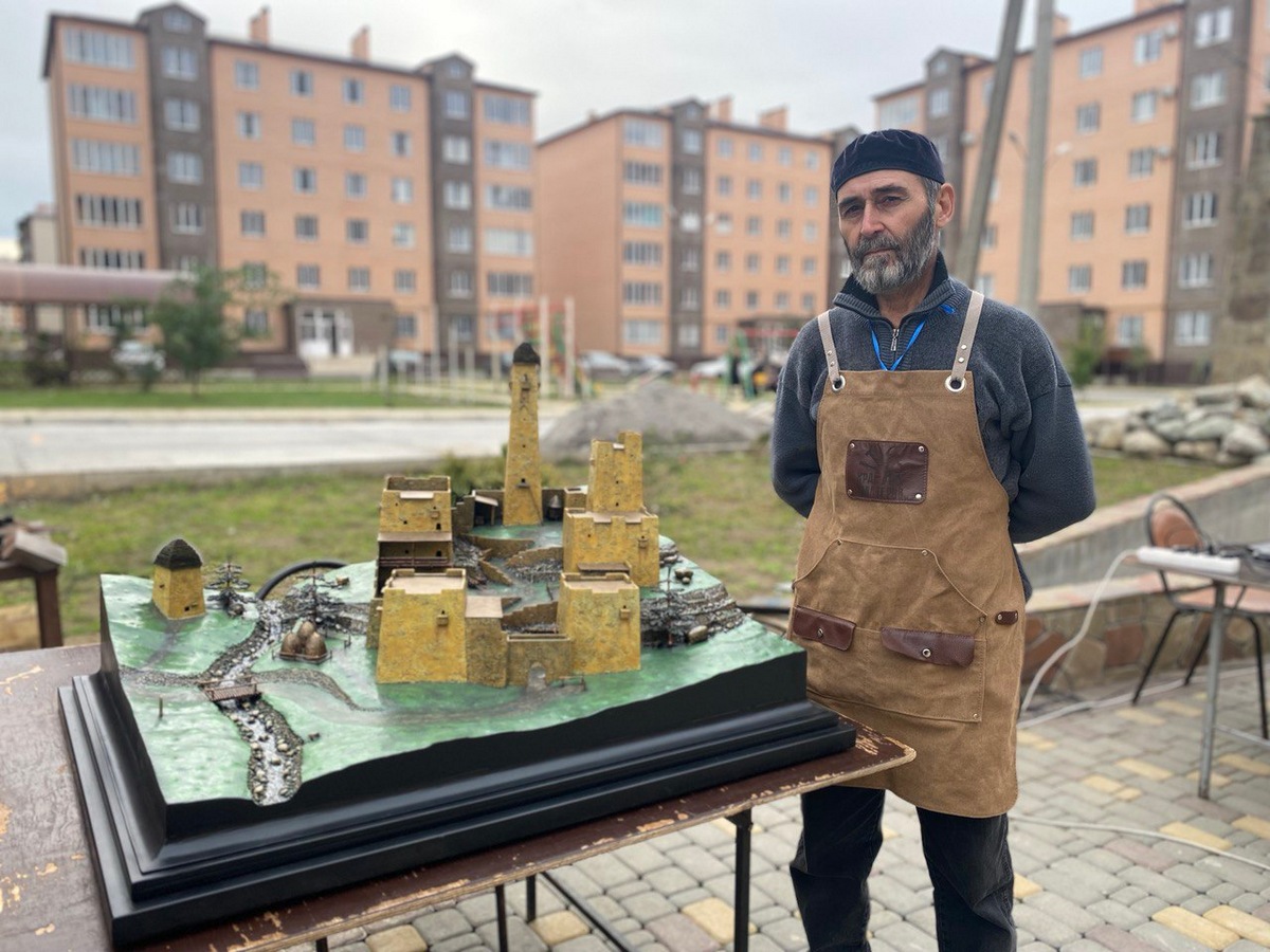 Новости Ингушетии: Известный в Ингушетии мастер художественной обработки металла представил свою новую работу