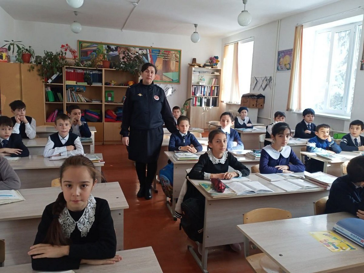 Новости Ингушетии: В Ингушетии сотрудники дорожной полиции провели профилактическую беседу с учащимися младших классов