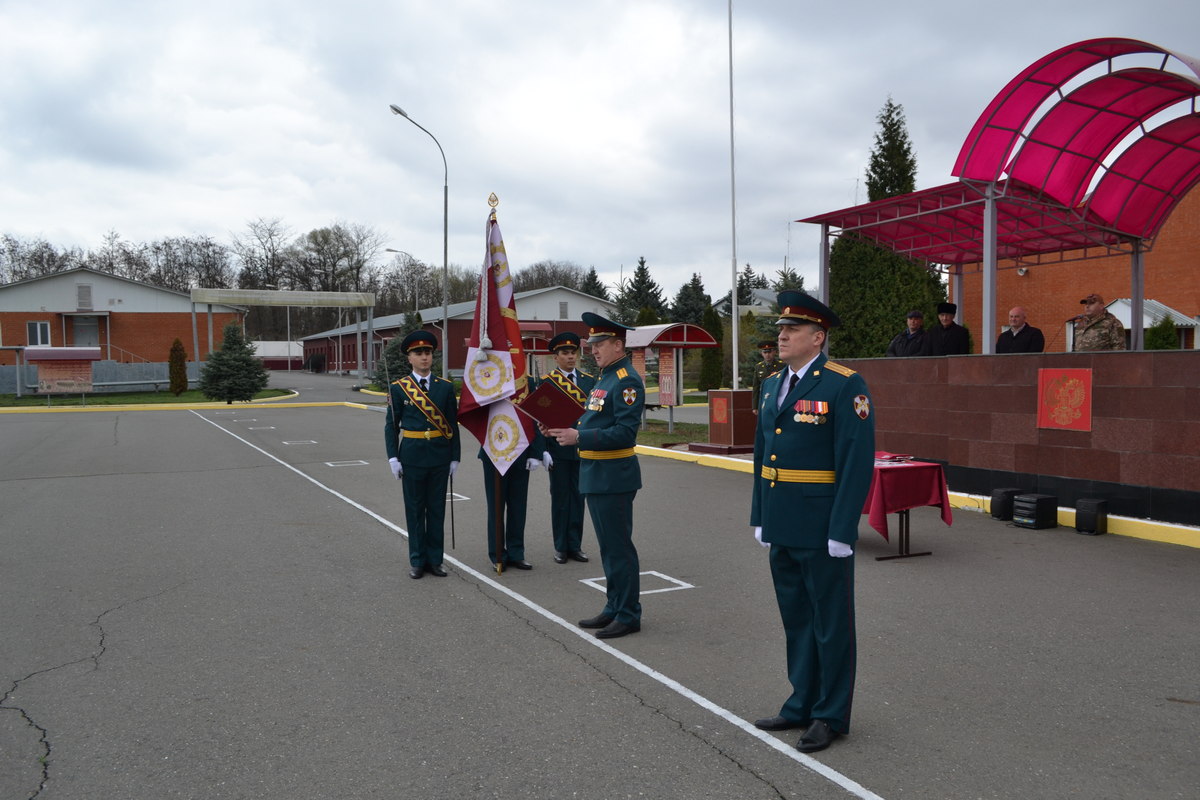 Новости Ингушетии: В Ингушетии Боевое знамя вручено Назрановскому полку Росгвардии