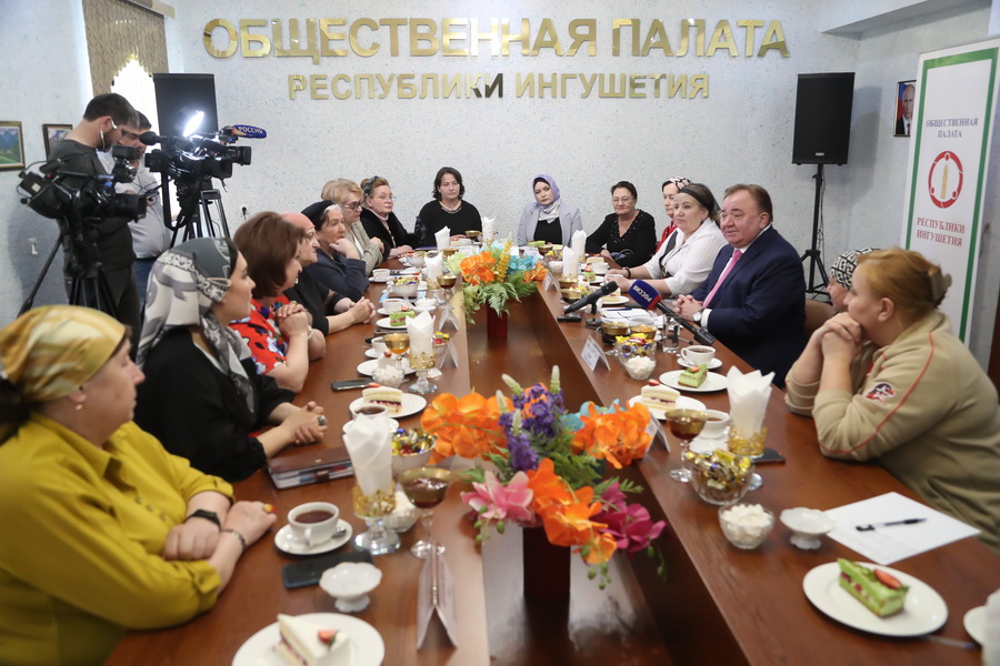 Новости Ингушетии: Глава Ингушетии тепло поздравил женщин с 8 Марта