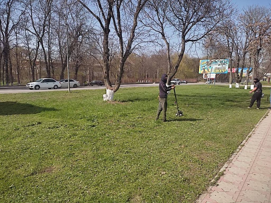 Новости Ингушетии: В Малгобеке косят траву и моют тротуары