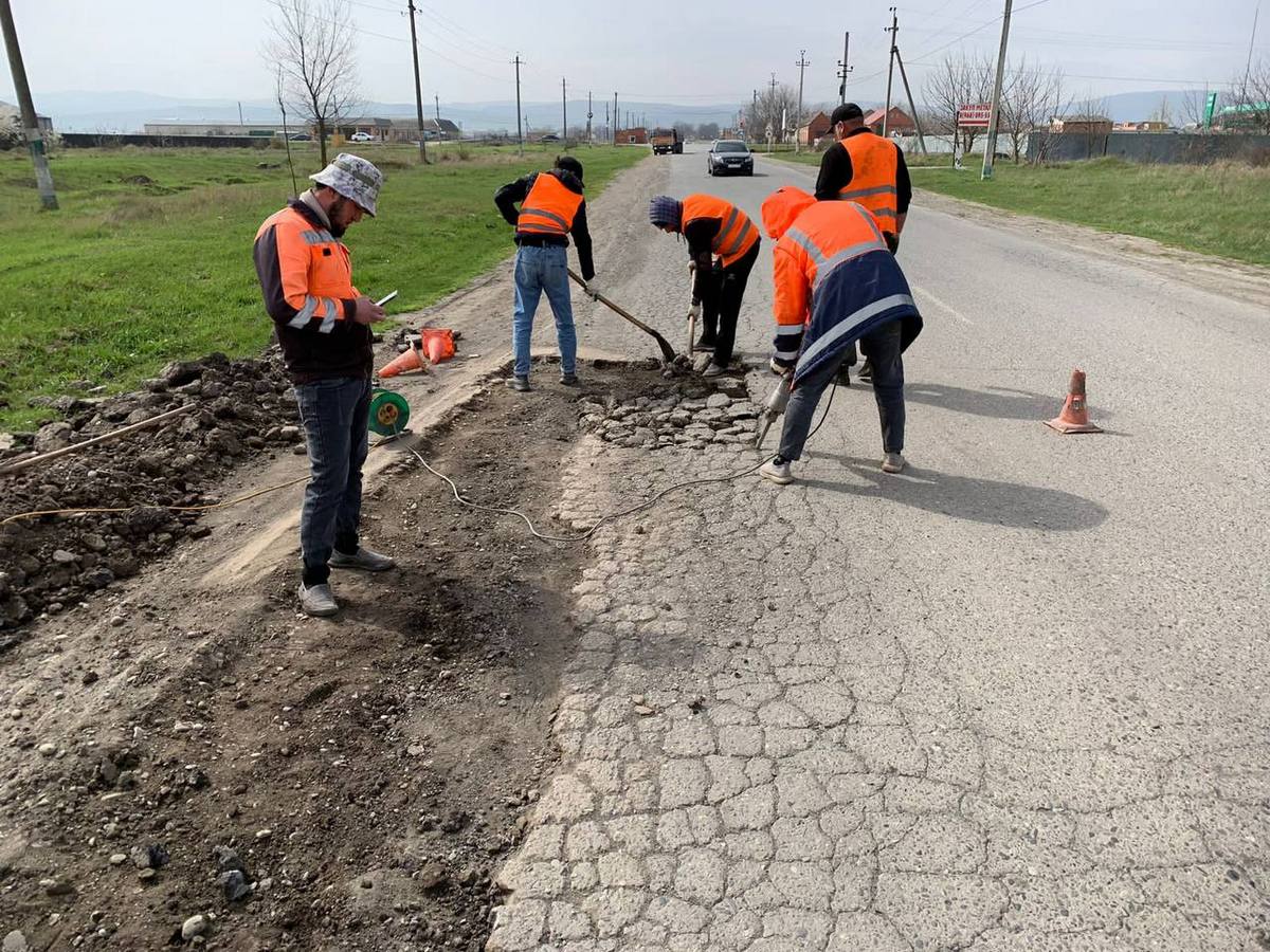 Новости Ингушетии: Минавтодор Ингушетии проводит работы по поддержанию эксплуатационных характеристик дорог