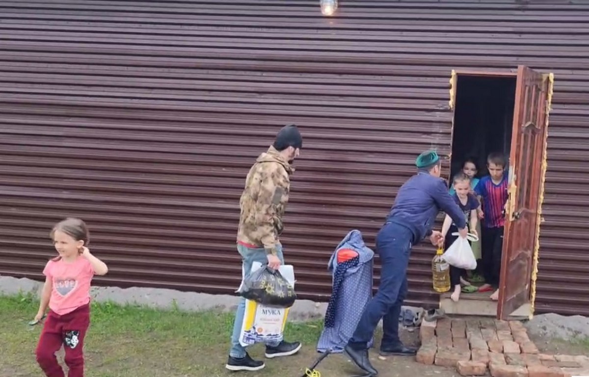Новости Ингушетии: 300 продуктовых наборов раздали в Малгобекском районе в первый день благотворительной акции «Мехка сагIа»