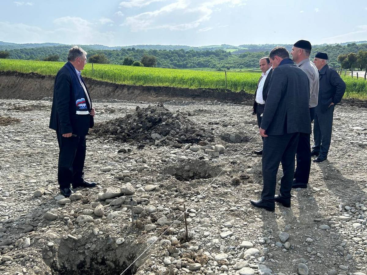 Новости Ингушетии: Единороссы Ингушетии оценили строительство футбольного поля в селении Алхасты