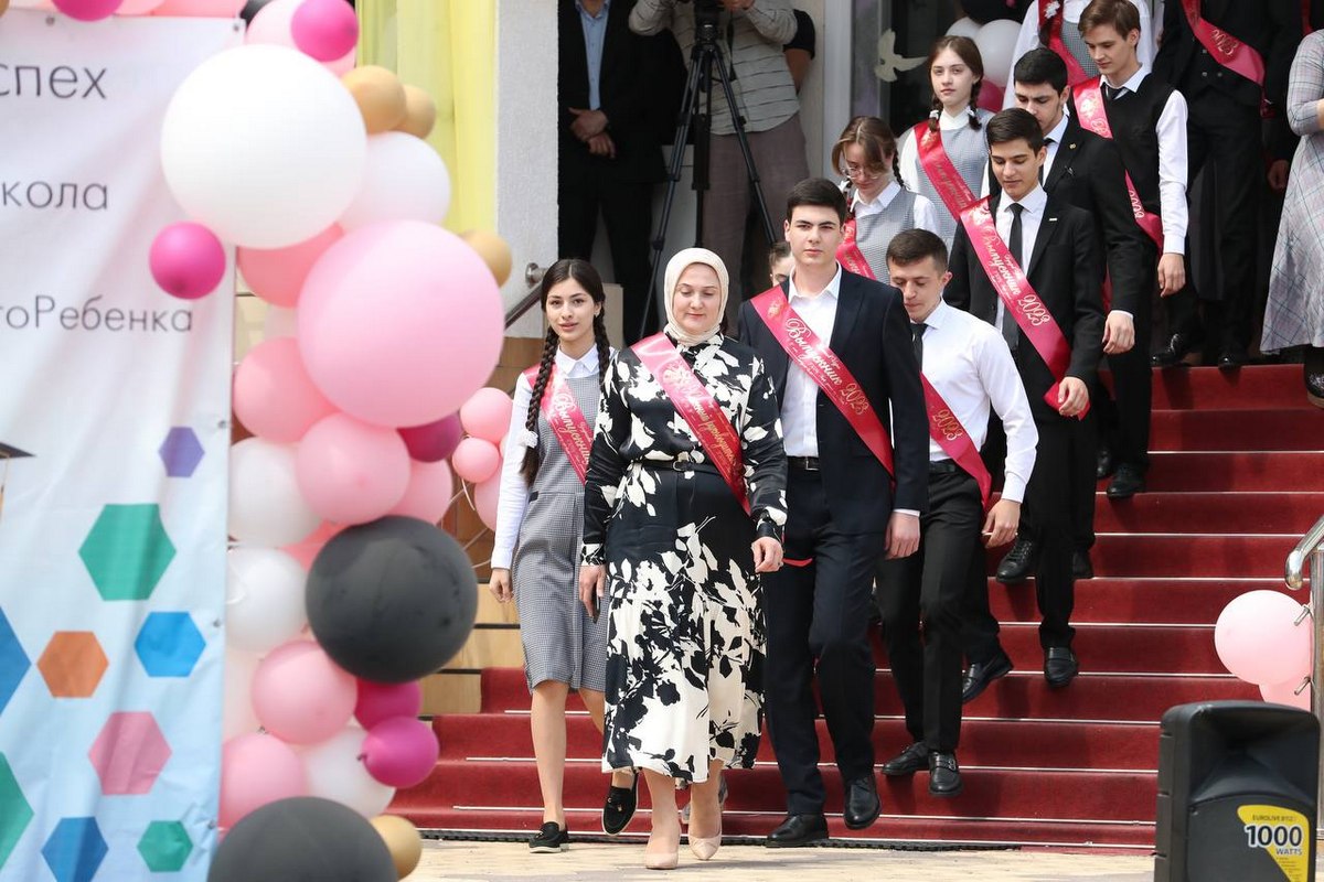 Новости Ингушетии: Глава Ингушетии поздравил выпускников школ с новым этапом их жизни