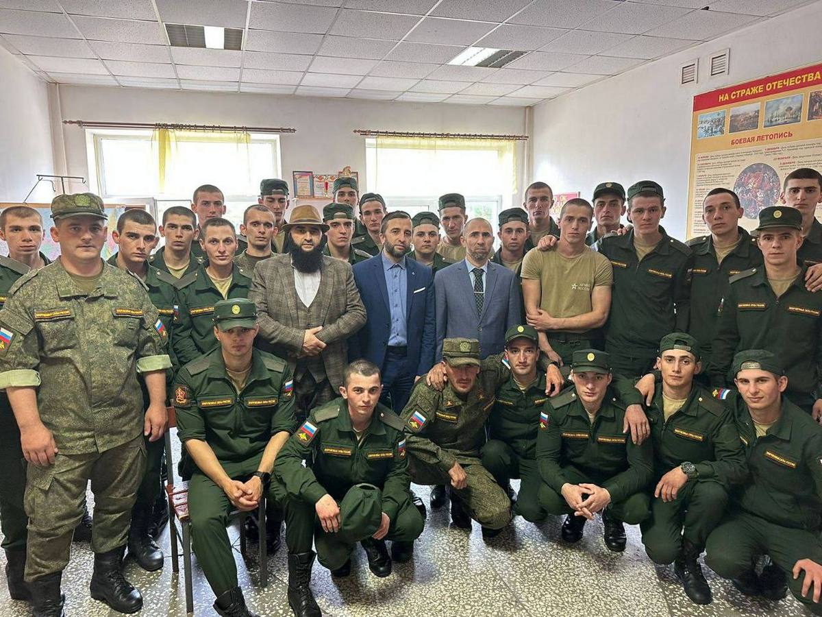 Новости Ингушетии: Военнослужащих из Ингушетии посетил полпред республики в СЗФО  