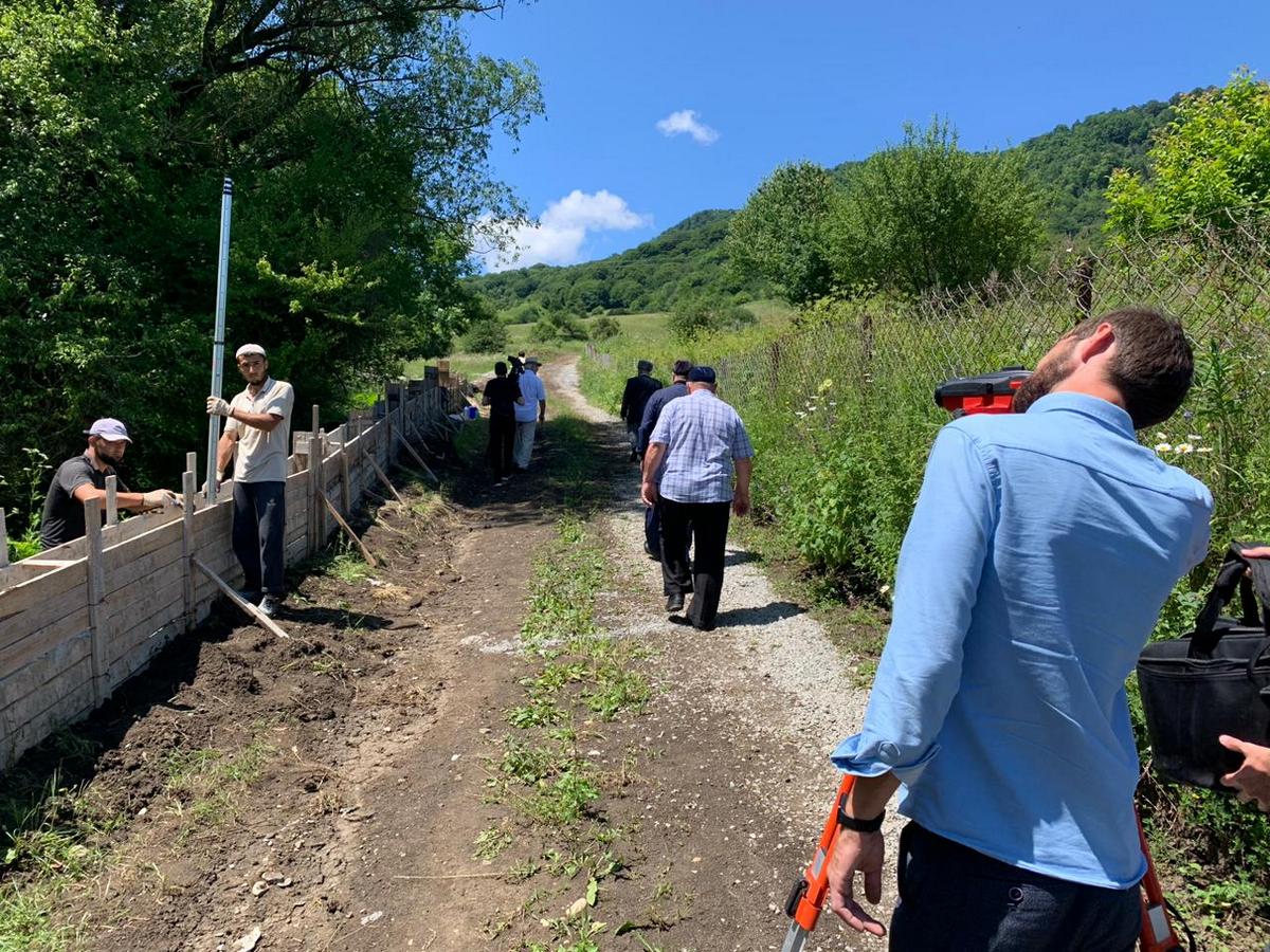 Новости Ингушетии: В селе Мужичи Ингушетии выполняется поэтапная реконструкция кладбища