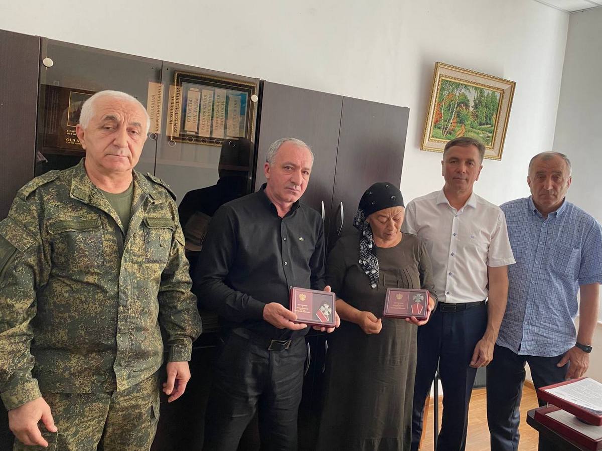 В Малгобекском районе Ингушетии вручили награды родителям военнослужащих, погибших в ходе СВО