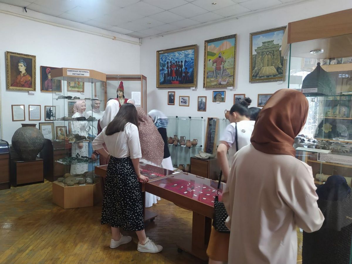 Студенты ИнгГУ завершили практику в краеведческом музее Ингушетии