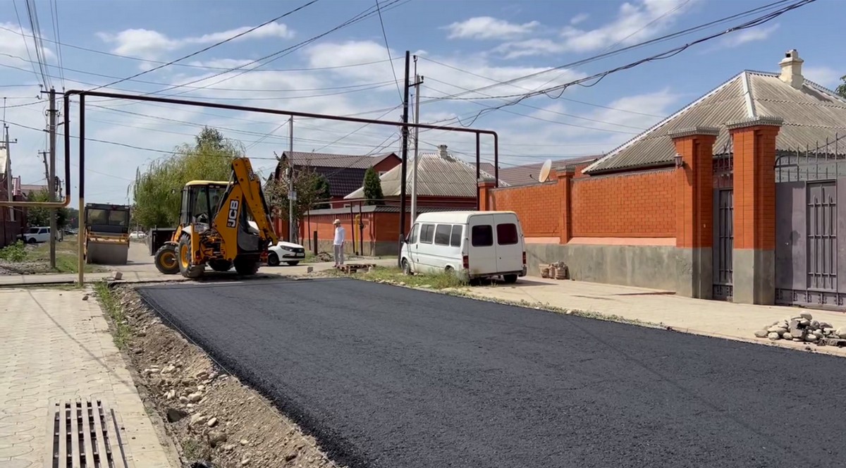 Новости Ингушетии: В Сунже Ингушетии укладывают асфальт на одной из главных дорог города