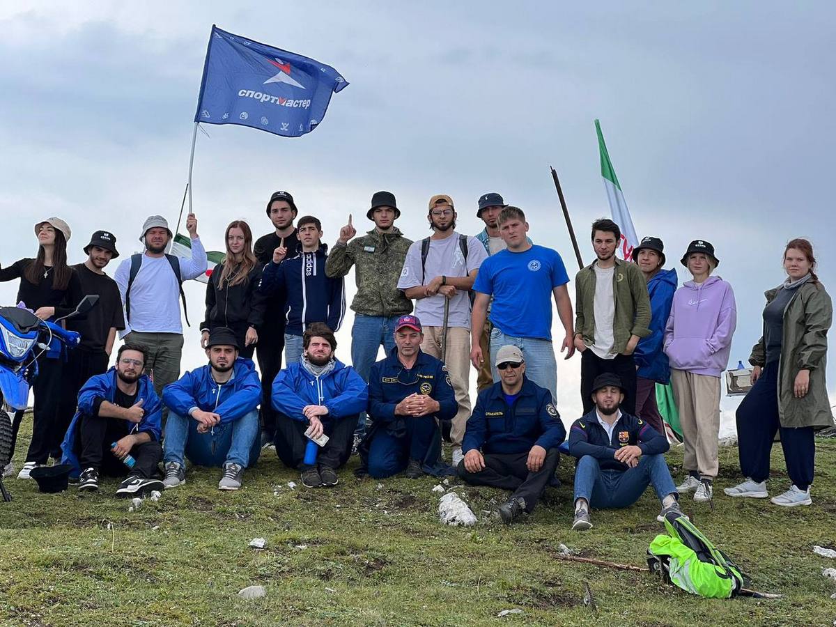 Новости Ингушетии: Спасатели Ингушетии спасли от срыва подъем на Столовую гору участников лагеря «Бейни-2023»