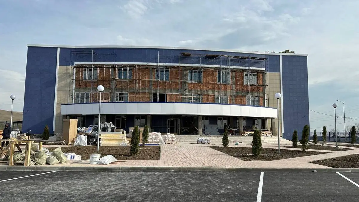 Новости Ингушетии: «Партийный десант»  «Единой России» проверил ход строительства физкультурно-оздоровительного комплекса (ФОКа) в городе Сунжа