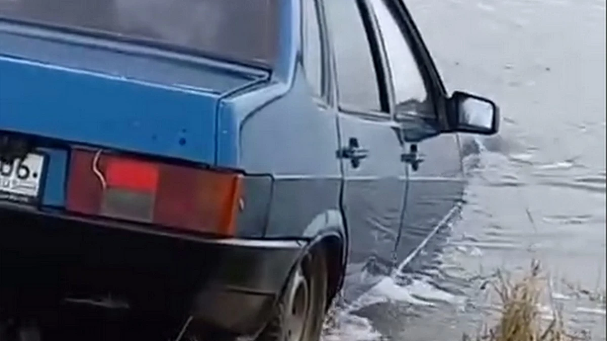 Новости Ингушетии: Спасатели Ингушетии извлекли автомобиль «ВАЗ 21099» из водоема в Карабулаке