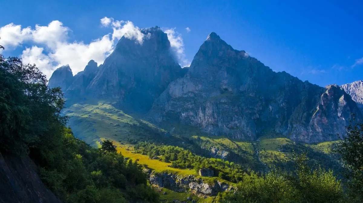 Новости Ингушетии: Спасатели Ингушетии оказали помощь пострадавшему альпинисту