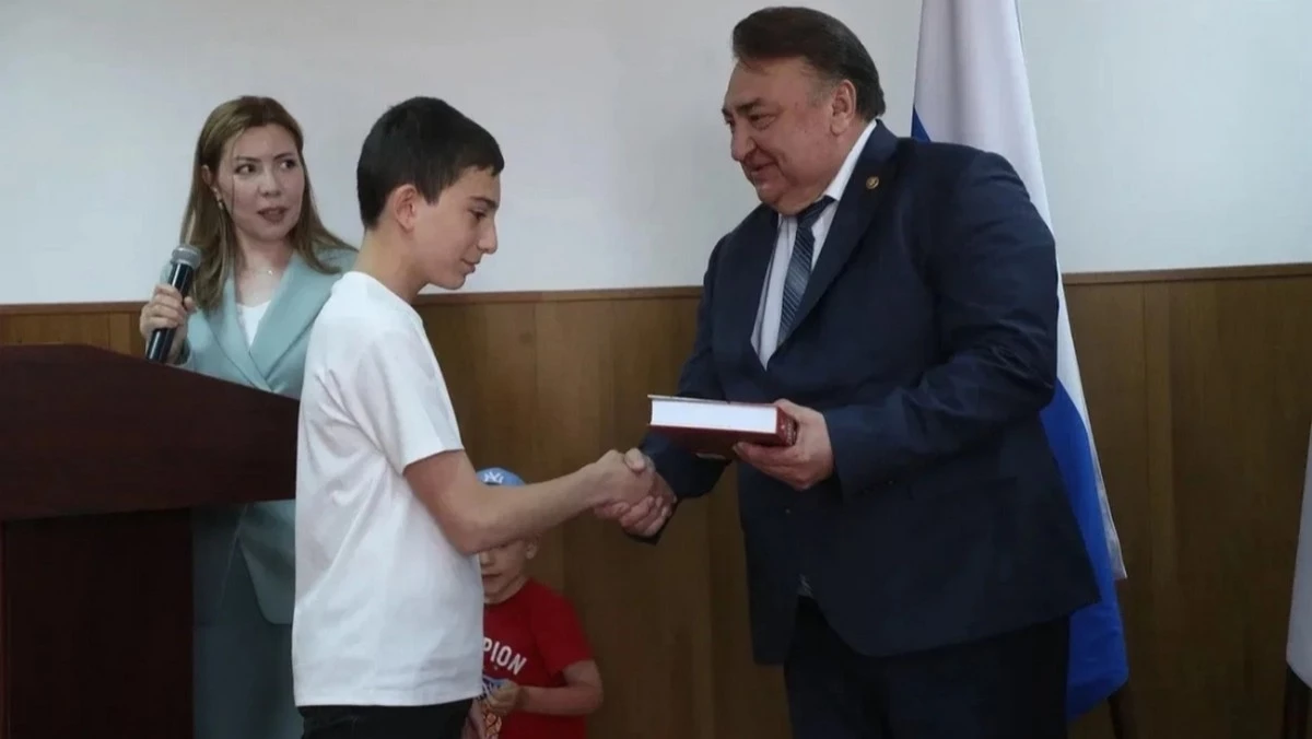 Новости Ингушетии: Премьер-министр Ингушетии вручил паспорта юным жителям республики