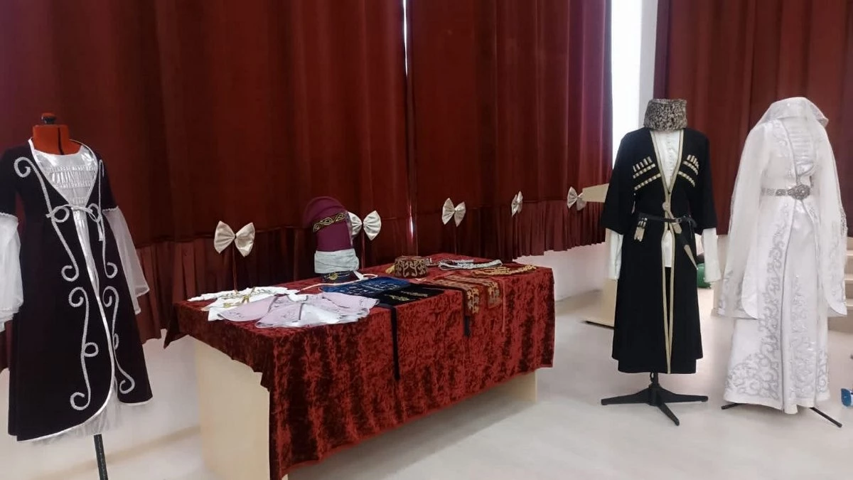 Новости Ингушетии: Методист РДНТ Ингушетии погрузила школьников в эстетику национального костюма