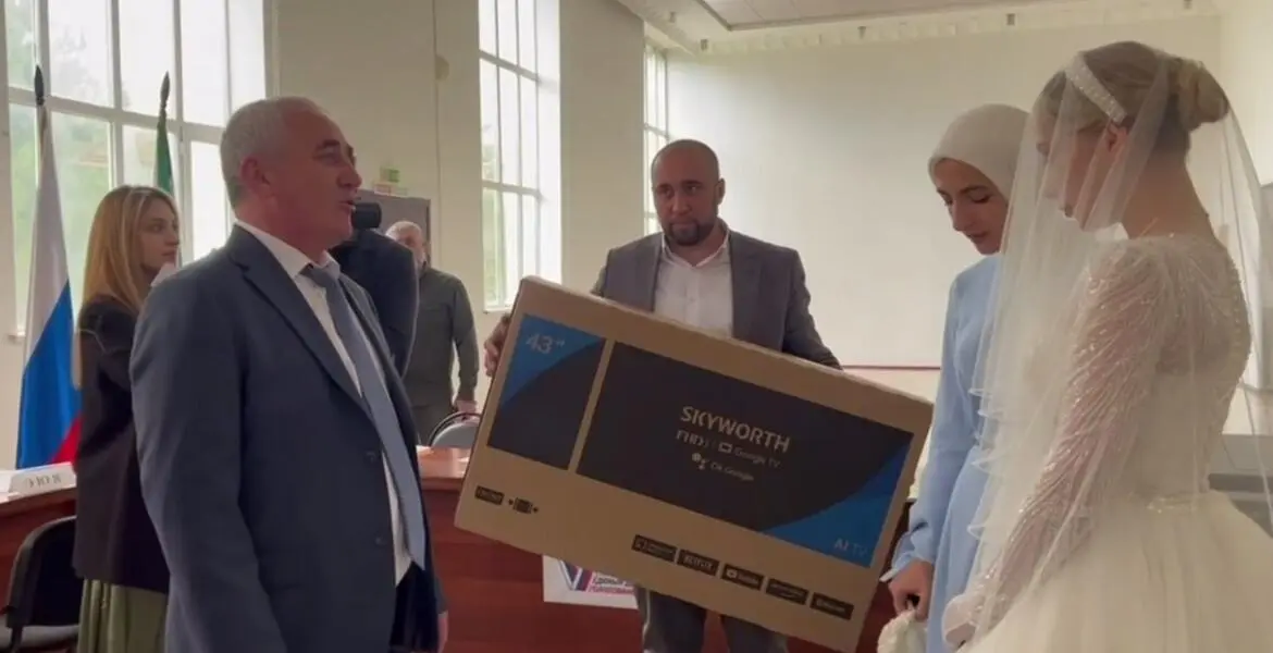 Новости Ингушетии: Свадебный кортеж прибыл на избирательный участок в Назрани