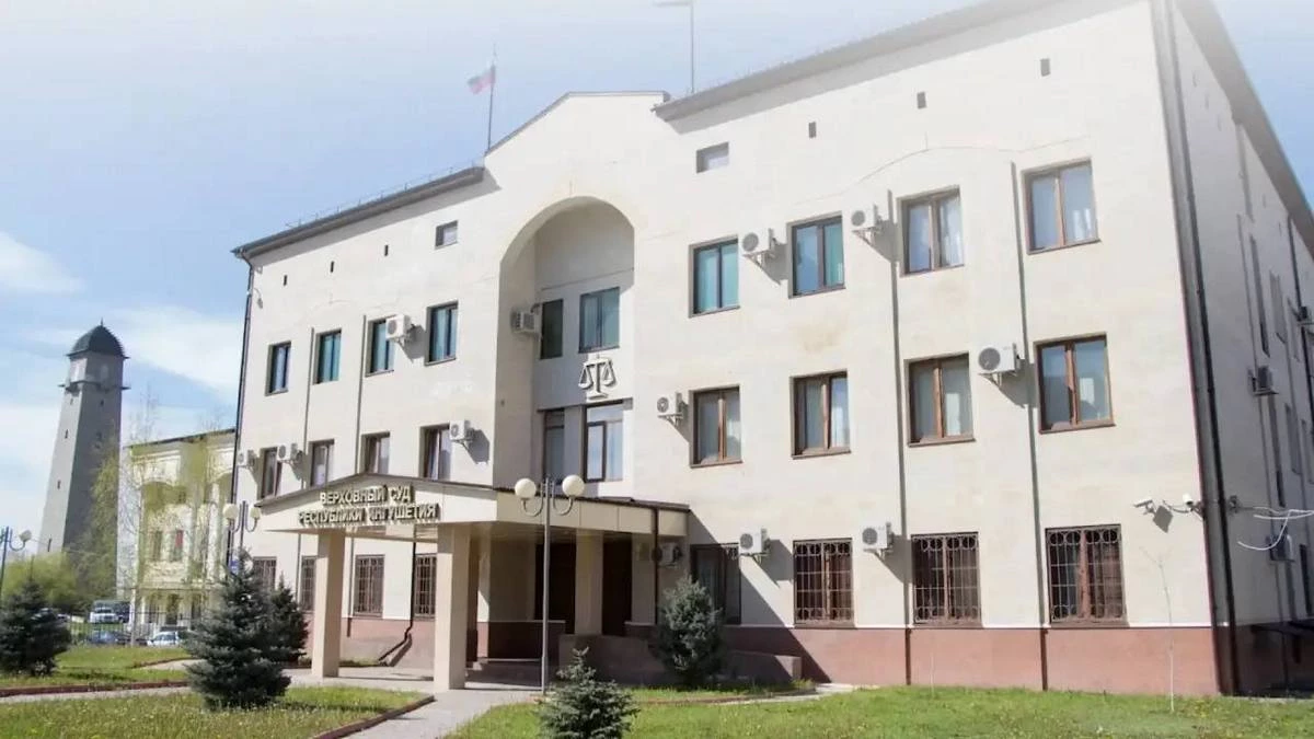 Новости Ингушетии: Глава Ингушетии поздравил с 32-летием коллектив Верховного Суда региона