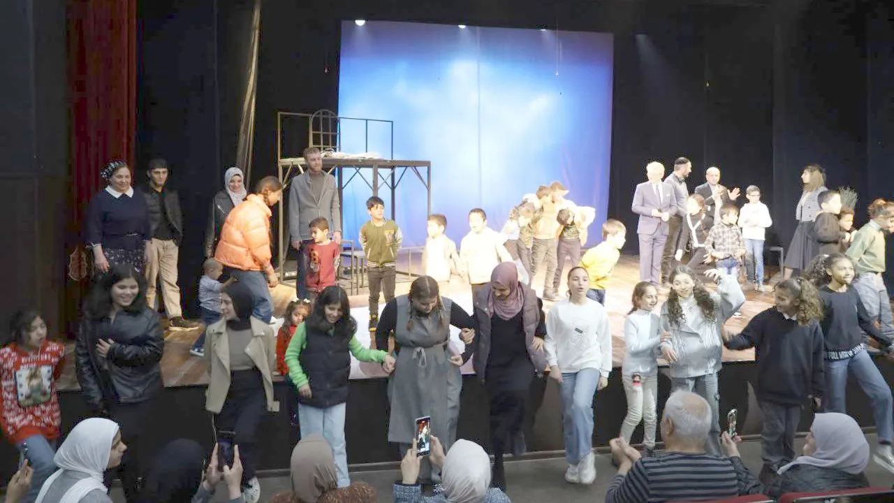 Новости Ингушетии: Ингушский ТЮЗ провел благотворительную акцию для жителей Фелистин