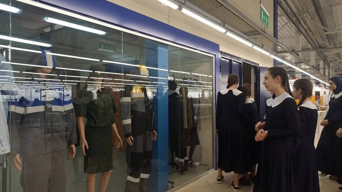 Новости Ингушетии: Для школьников Ингушетии провели экскурсию по швейной фабрике