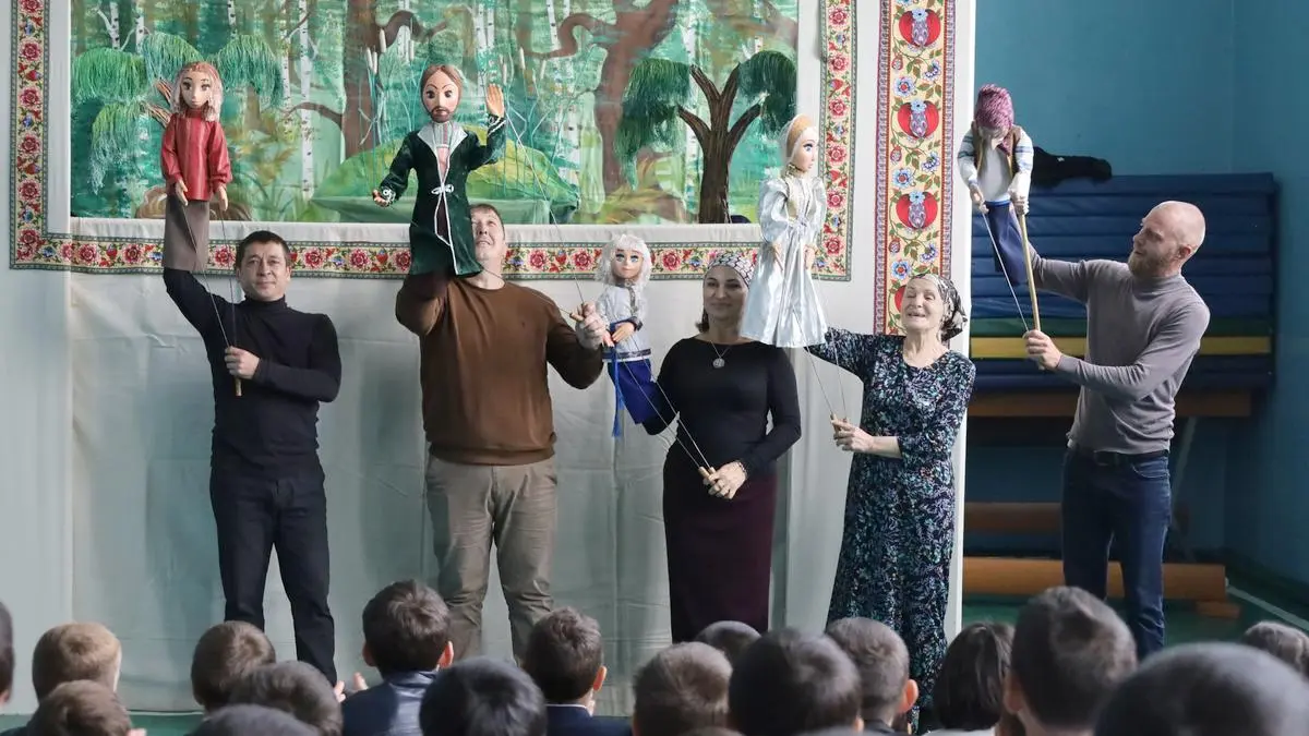 Новости Ингушетии: ТЮЗ Ингушетии представляет спектакль в школьных учреждениях