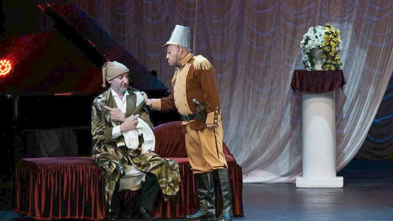 Новости Ингушетии: Республикерча эрсий театро «Мизантроп» яха спектакль гойтаргья Шолжа-Шахьаре