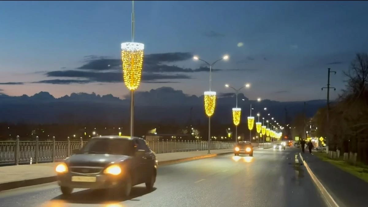 Новости Ингушетии: Яркие световые консоли создали в Назрани Ингушетии вечернюю сказку