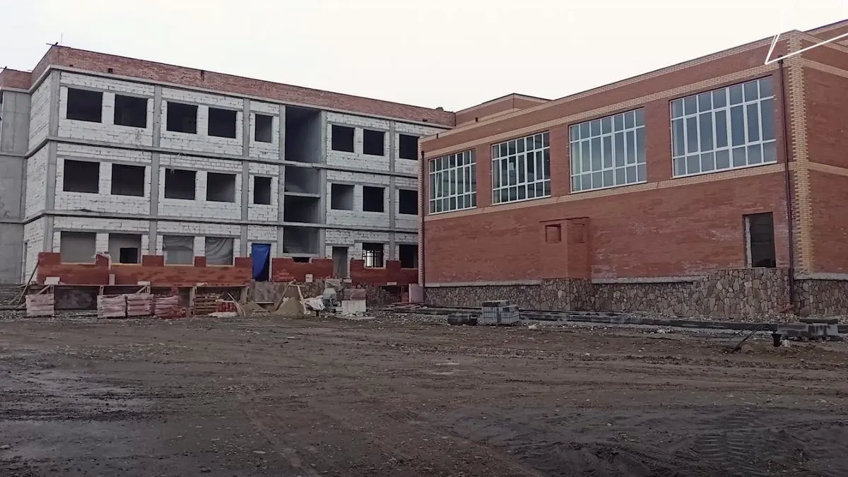 Новости Ингушетии: В Назрани Ингушетии активно строят крупную трехэтажную школу