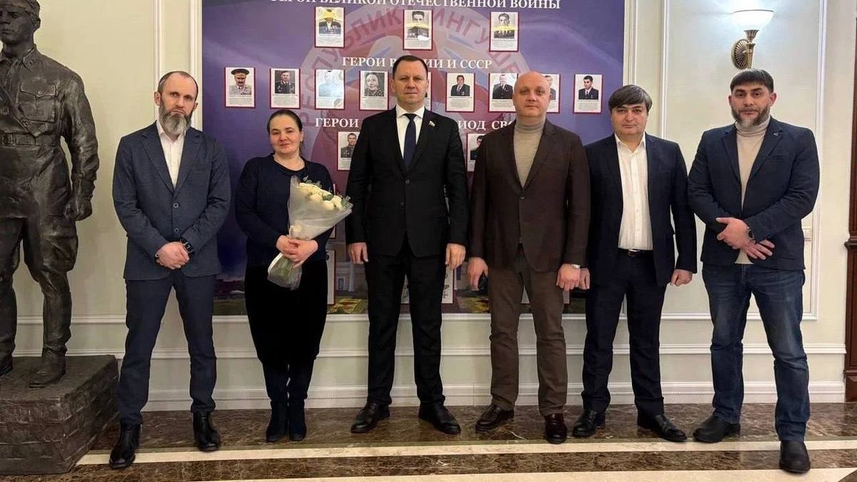 Новости Ингушетии: В Постпредстве Ингушетии в Москве вручили госнаграды столичным медикам