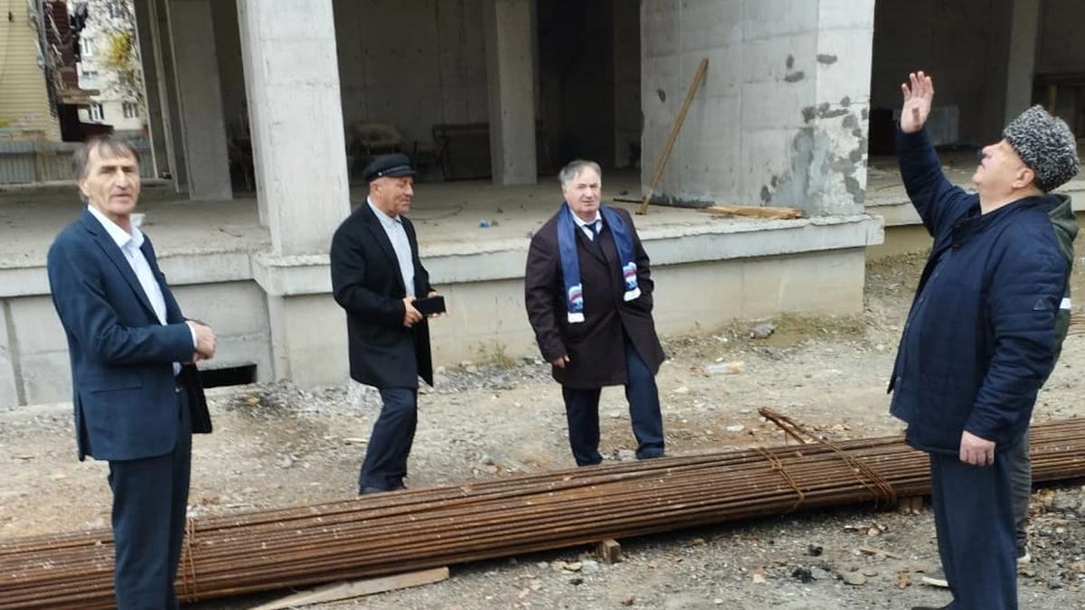 Новости Ингушетии: Партийный десант «Единой России» в Малгобеке провёл мониторинг строительства жилого дома по ул. Осканова