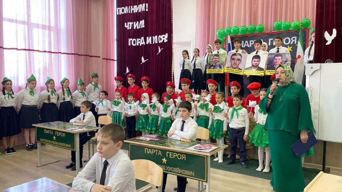 Новости Ингушетии: В Ингушетии открыли «Парту героя» четырем погибшим участникам СВО