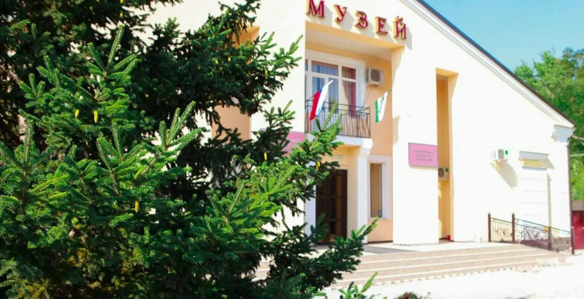 Новости Ингушетии: Министр культуры Ингушетии проверила ремонтные работы музея ИЗО