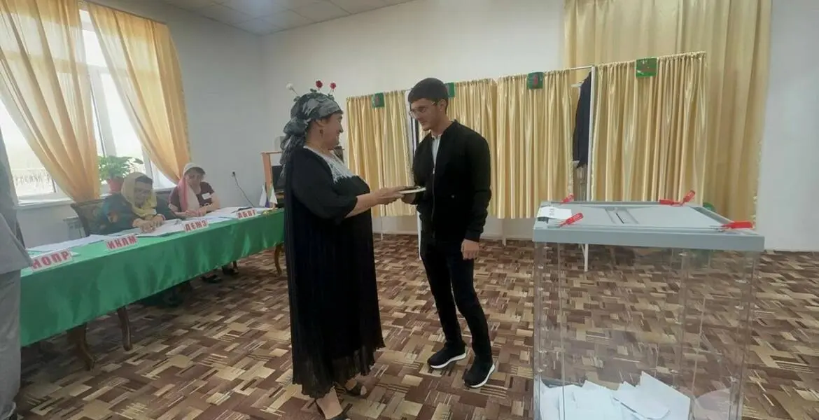 Новости Ингушетии: В Сунженском районе Ингушетии активно голосуют избиратели разных возрастов