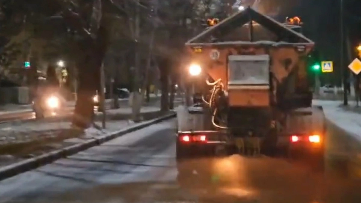 Новости Ингушетии: Дороги Назрани  посыпали песчано-солевой смесью