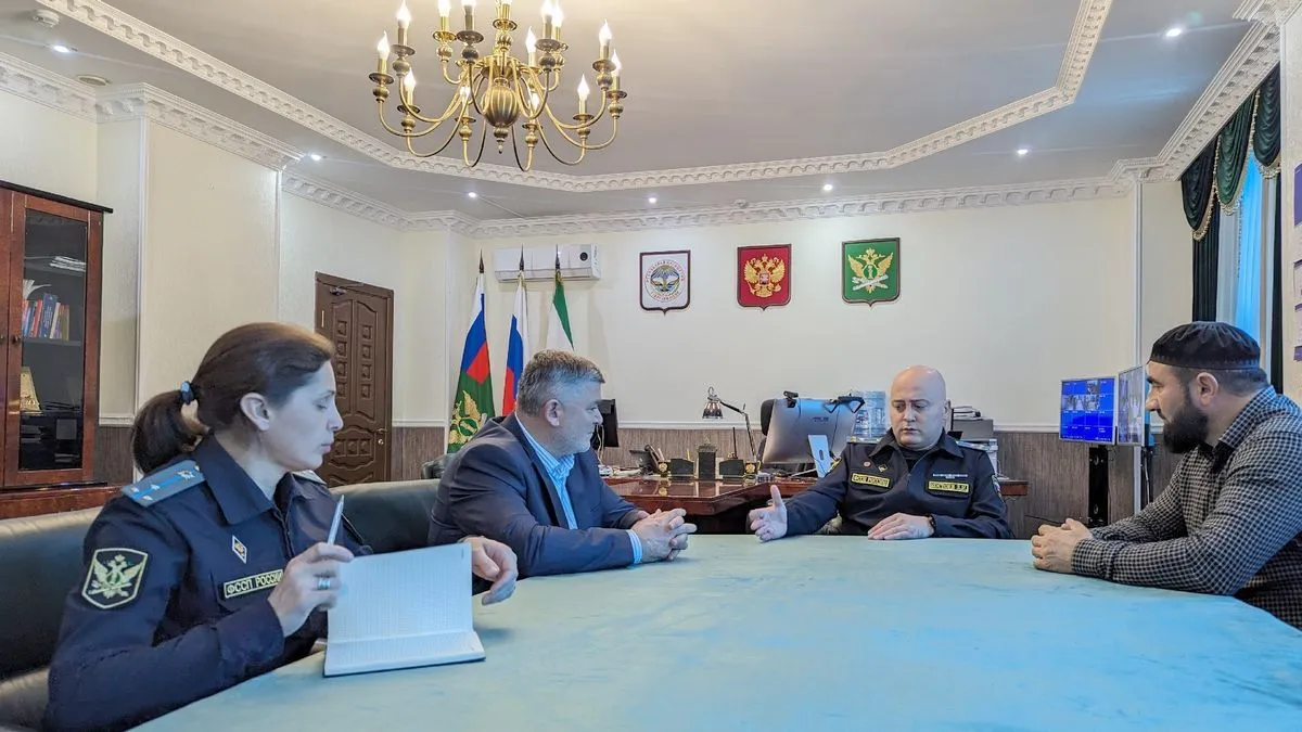 Новости Ингушетии: Главный судебный пристав Ингушетии провел рабочую встречу в связи с подготовкой к паломничеству