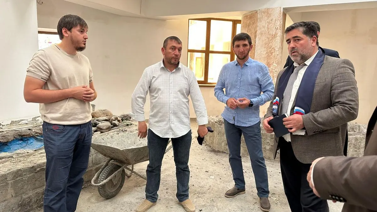 Новости Ингушетии: Партдесант «Единой России» в Магасе проверил ход капитального ремонта, проводимого в гимназии «Марем»