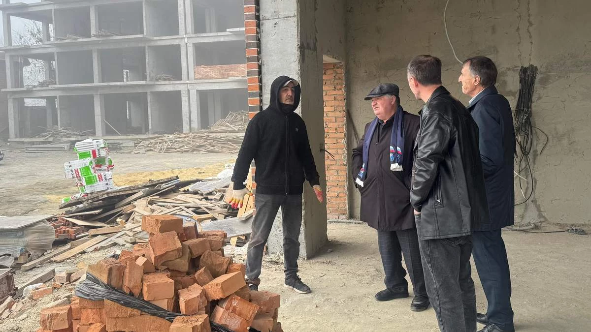 Новости Ингушетии: Партийный десант «Единой России» проинспектировал строительство многофункционального комплекса в Малгобеке