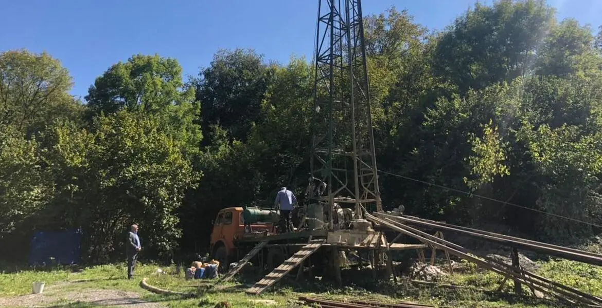 Новости Ингушетии: В селе Аршты Ингушетии бурят глубокую артезианскую скважину